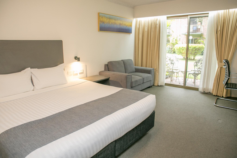 Bedroom, The Willows Motor Inn, Gosford - West