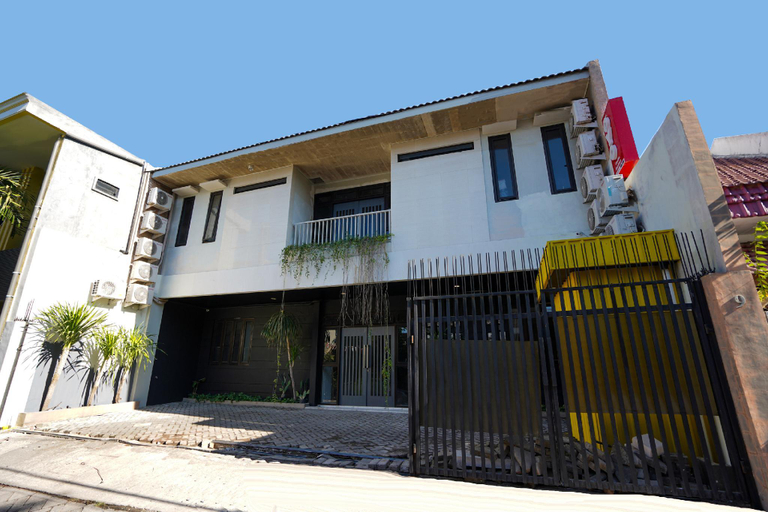 Exterior & Views, OYO 1293 claudya residence, Surabaya