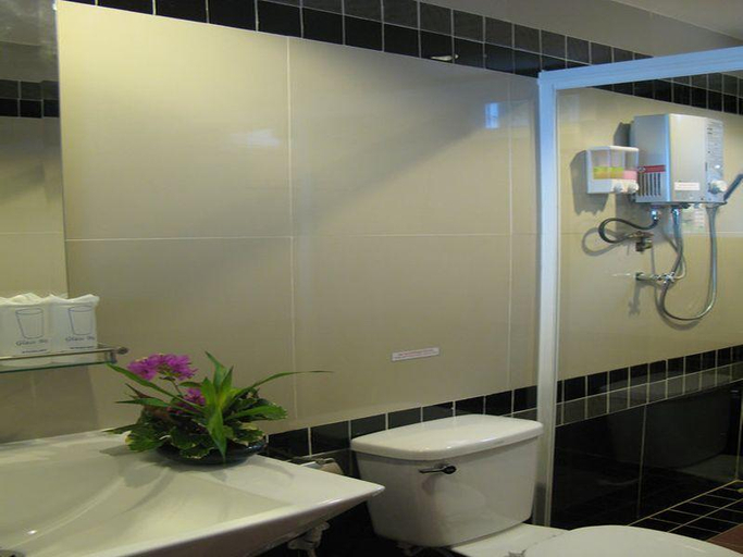 Bathroom 4, Raya Buri Resort, Si Sawat