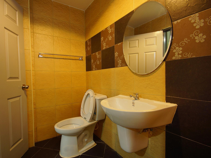 Bathroom 3, The Corner Hotel, Muang Chiang Rai