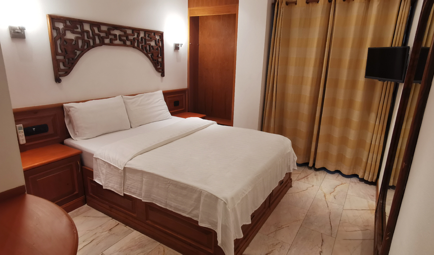 Bedroom 3, Max Hotel, Pattaya