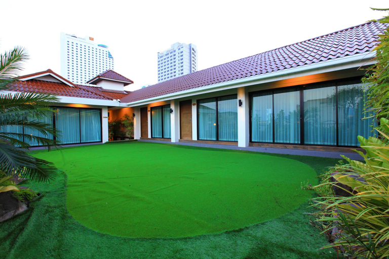 Exterior & Views