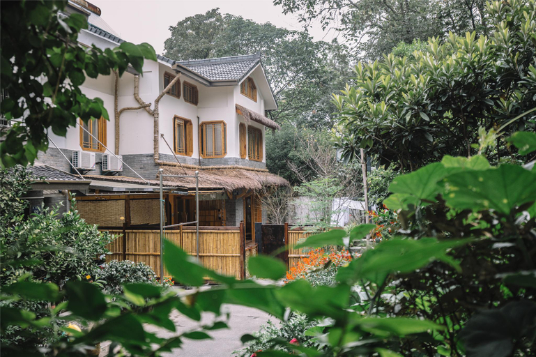 Exterior & Views
