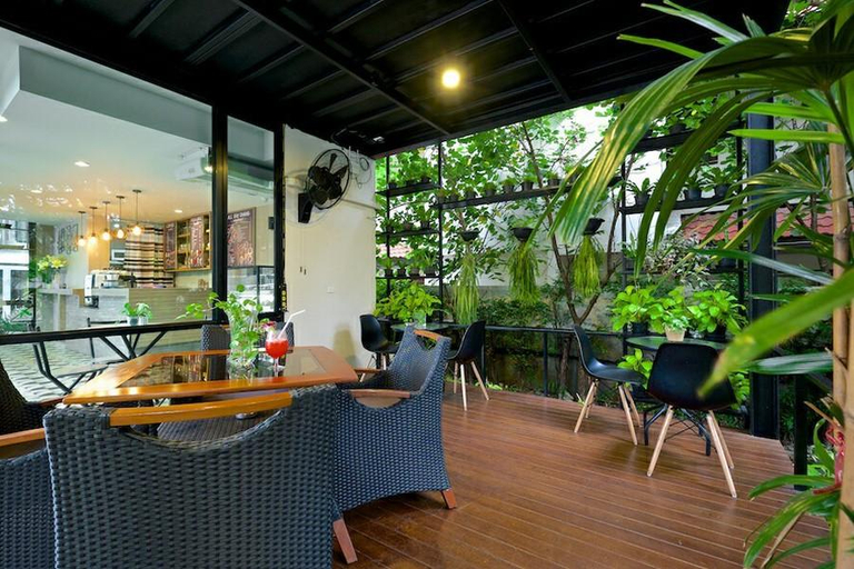 Food & Drinks, BB House Mini Suite Hotel, Wang Thonglang
