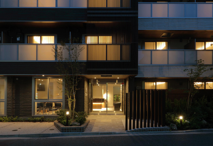 Exterior & Views