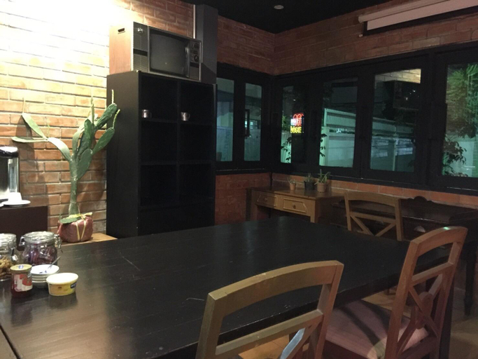 Public Area 2, The neighbor hoot hostel & cafe, Huai Kwang