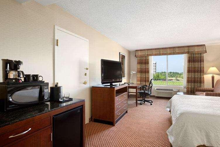 Bedroom 4, Hilton Garden Inn Chicago Oakbrook Terrace, Dupage