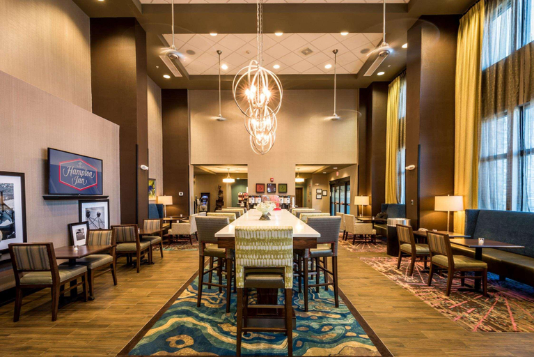 Food & Drinks 5, Hampton Inn & Suites Gulfport I-10, Harrison