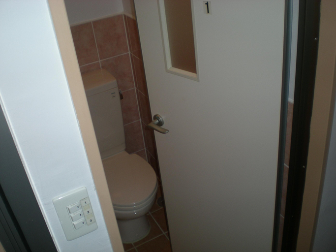 Bathroom, Ken Hostel, Onna
