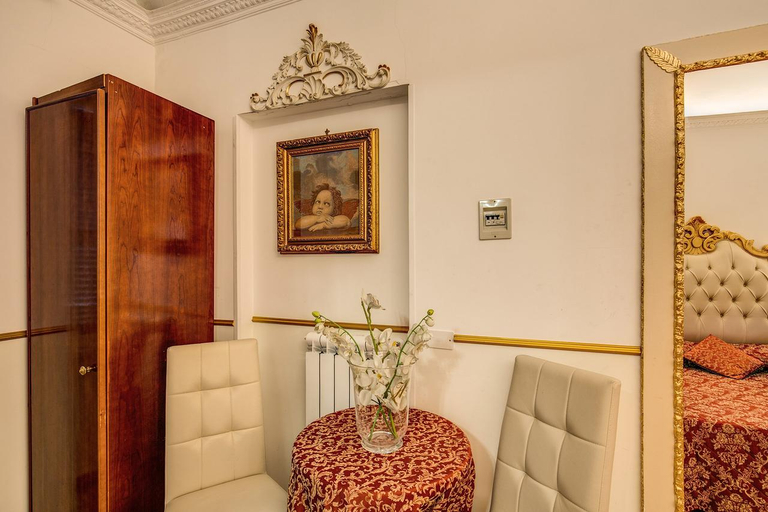 Bathroom 4, Virginia, Roma