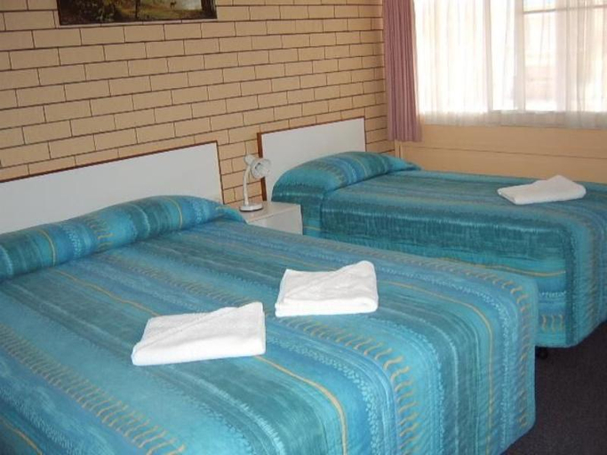 Bedroom 4, Binalong Motel, Goondiwind