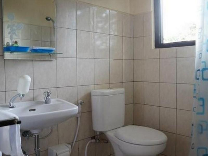 Bathroom 5, Wijaya Guest House, Gianyar