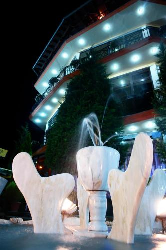 Konti Hotel, Korçës