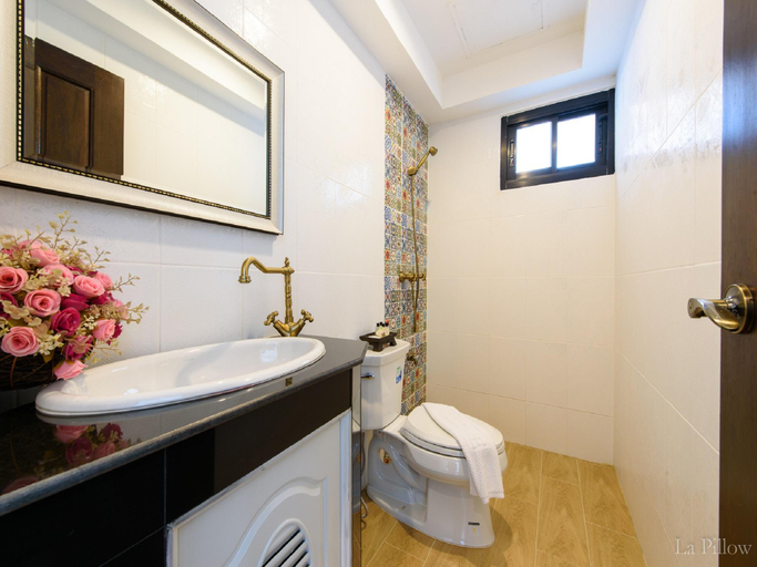 Bathroom 4, La Pillow8 Guesthouse, Muang Chiang Mai