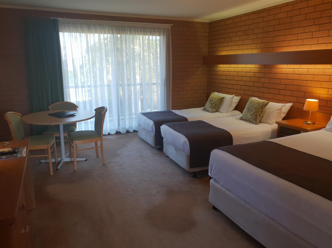 Bedroom 3, Crystal Fountain Motel, Albury