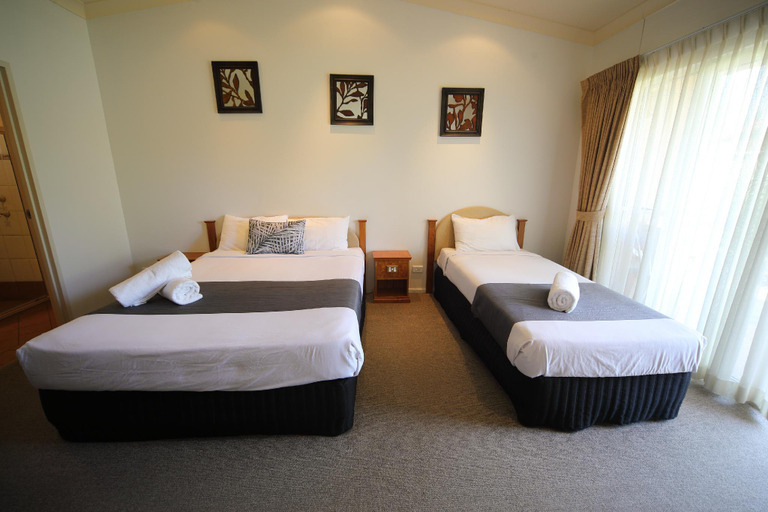 Bedroom 3, Country Emerald Explorers Inn, Emerald
