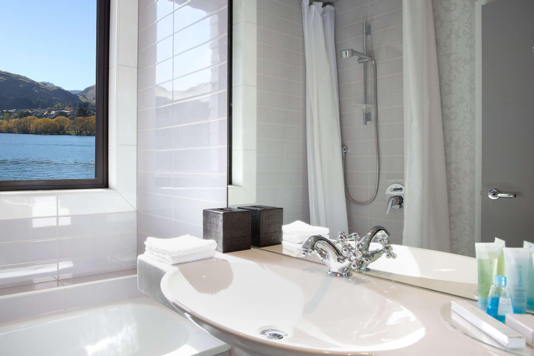 Bathroom 28