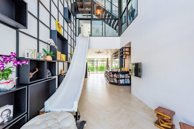 Public Area 1, Book a Bed Poshtel - Hostel, Phuket Island