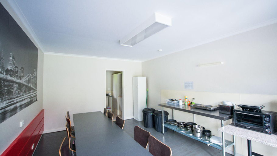 Bedroom 5, Gariwerd Motel Accommodation, N. Grampians - Stawell