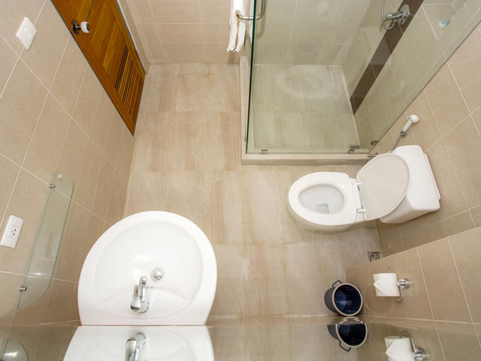 Bathroom, RUKCOZY, Takua Pa