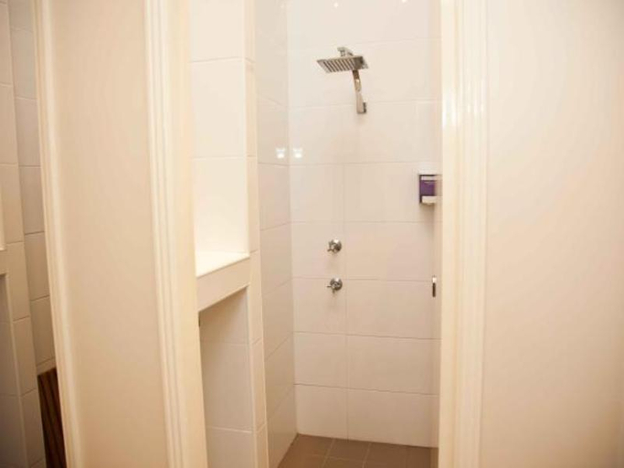 Bathroom 4, Imperial, Maitland