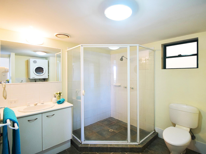 Bathroom 4, Noosa River Sandy Shores Hotel, Noosa - Noosa-Noosaville