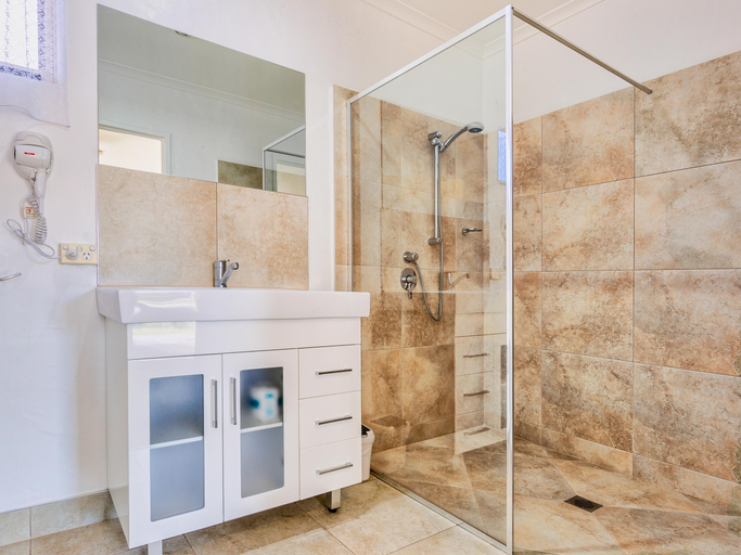 Bathroom 4, Wintersun Gardens Motel, Glamorgan-Spring Bay