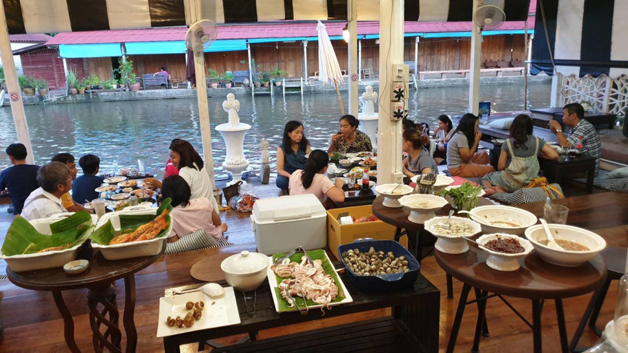 Food & Drinks 5, At Casa Guesthouse Amphawa, Amphawa
