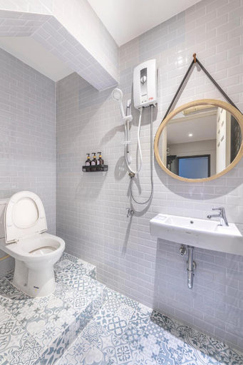 Bathroom 4, Rueangrat Hotel, Muang Ranong
