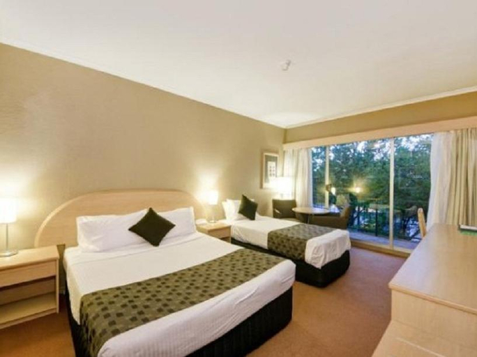 Bedroom 2, Statesman Hotel, Canberra