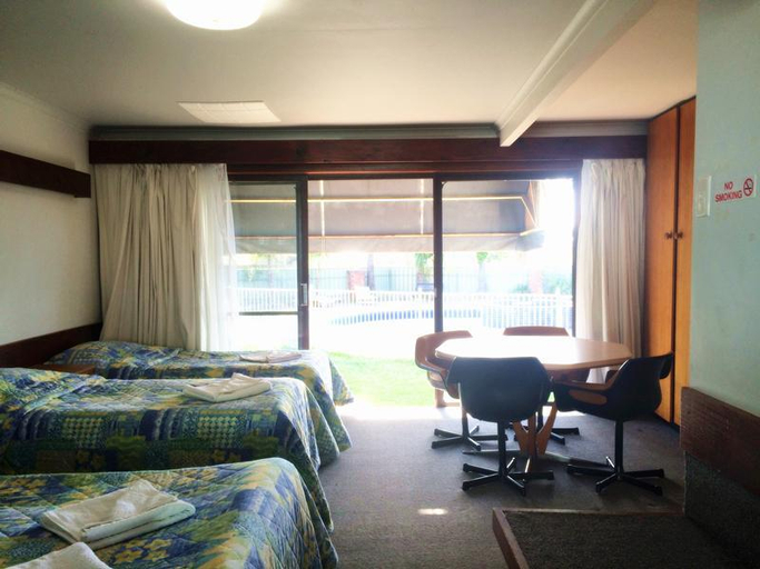 Bedroom 3, Sapphire Coast Motel, Bega Valley