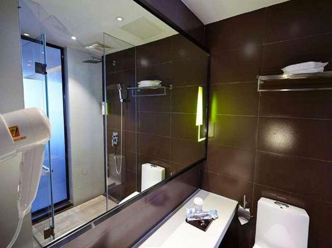 Bathroom 4, IU Hotel Lvliang Xiaoyi Zhenxing Street Branch, Luliang