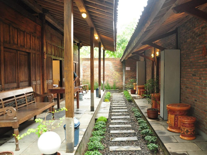 Exterior & Views 5, Cempaka Guest House, Magelang