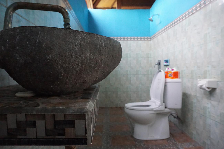 Bathroom 4, Nyoman Guesthouse, Klungkung