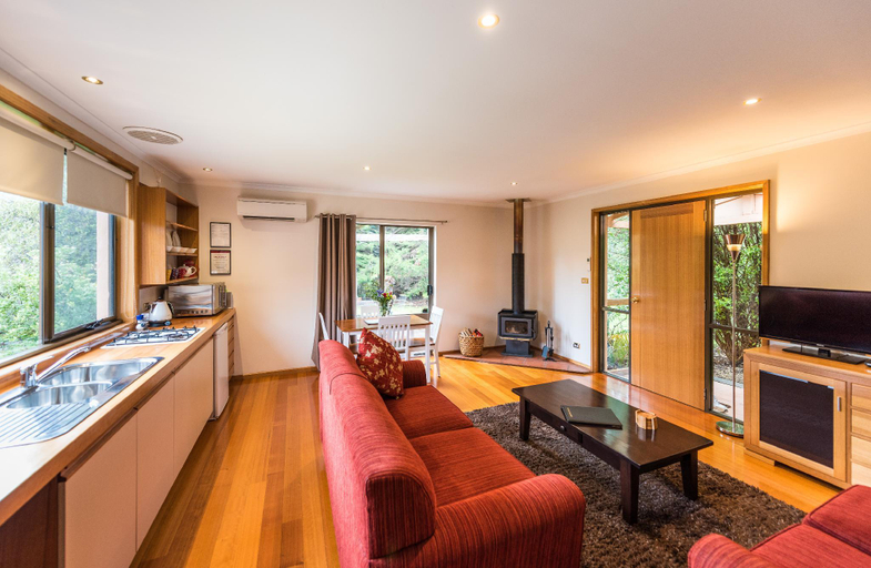 Public Area, Parnella Accommodation, Kingborough
