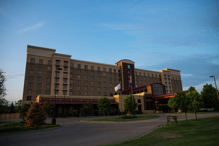 Exterior & Views 4, Embassy Suites by Hilton Minneapolis North, Hennepin