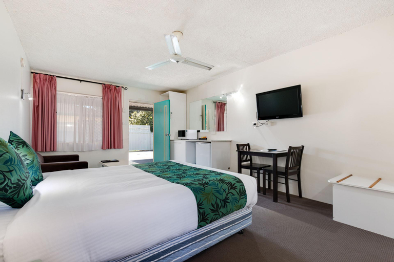 Bedroom, Coffs Harbour Pacific Palms Motel, Coffs Harbour - Pt A
