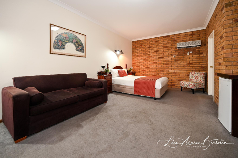 Public Area 3, Narrandera Club Motor Inn, Narrandera