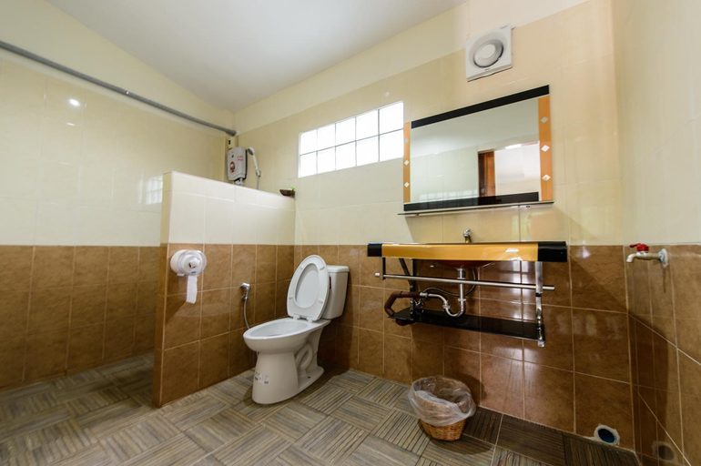 Bathroom 1, Gita's House, Muang Chiang Rai