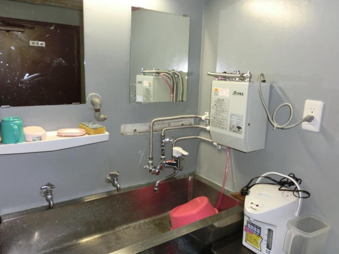 Bathroom 5, Shochikubai Hostel No 2 Men Only, Nagoya