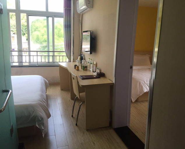 Bedroom 2, 7 Days Inn Ziyang Lezhi Yingbin Avenue, Ziyang