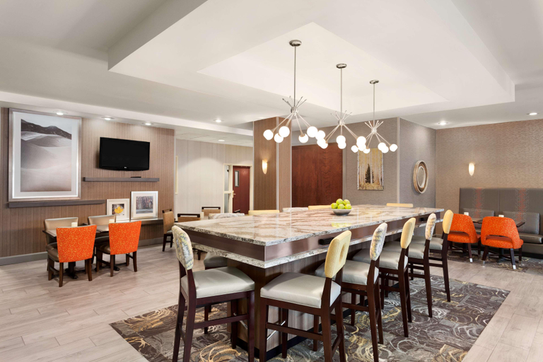 Public Area 2, Hampton Inn & Suites Denver - Cherry Creek, Denver