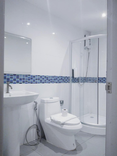 Bathroom 4, Resort M - BTS Chong Nonsi, Bang Rak