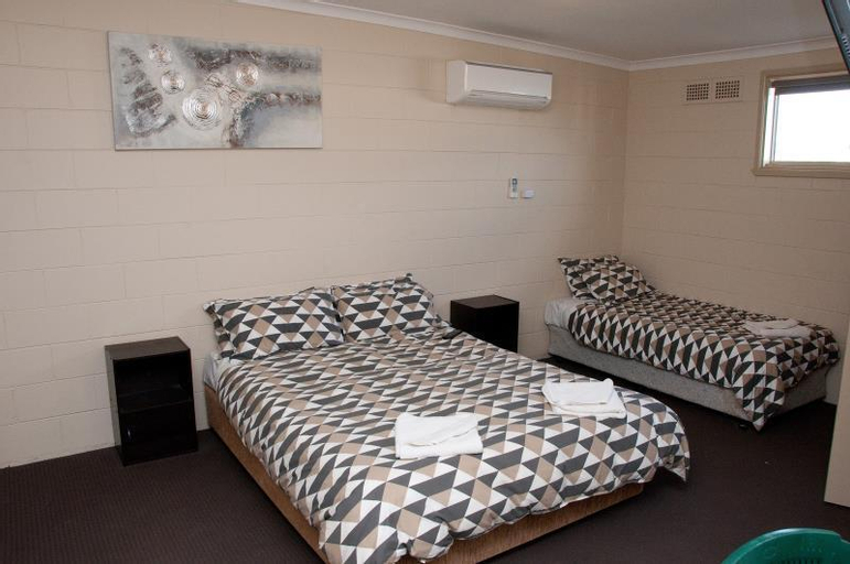 Bedroom 3, Swiss Motel, Cooma-Monaro