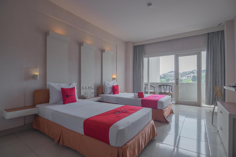 Bedroom 3, RedDoorz Plus near Kampung Gajah 3, Bandung