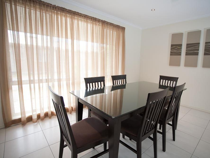 Dining Room 5, Echuca Moama Holiday Villas, Murray