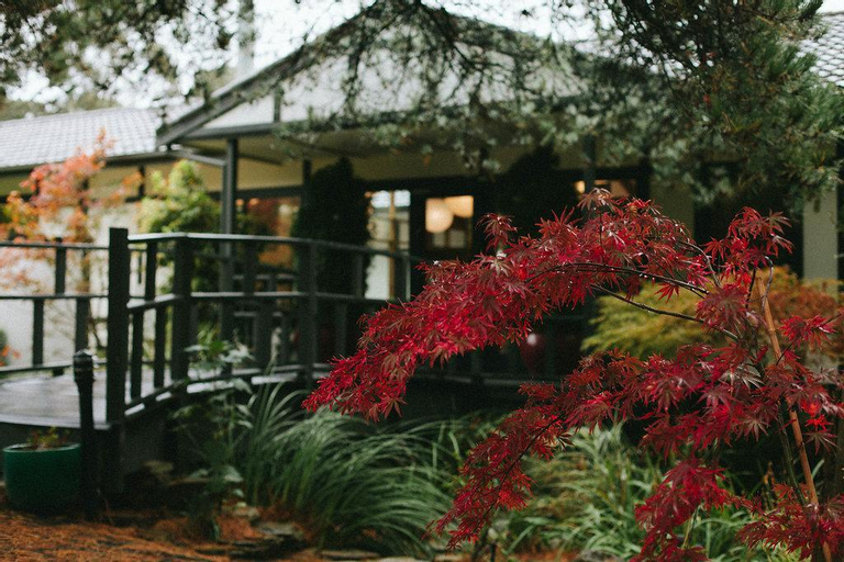 Shizuka Ryokan Japanese Country Spa Wellness Retre, Hepburn - East