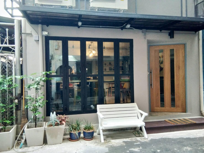 Public Area 2, The Chatbox Silom Hostel, Bang Rak