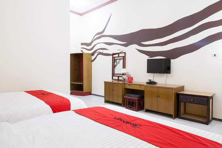 Bedroom 4, RedDoorz Plus near Jawa Timur Park 1, Malang