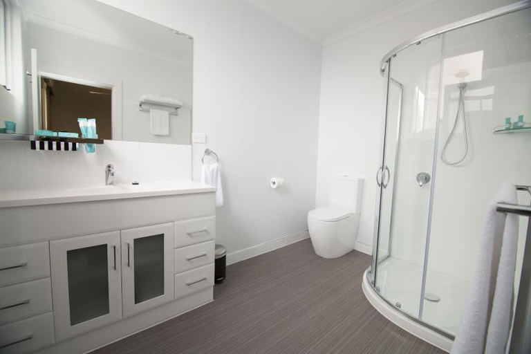 Bathroom 5, Beach Hotel, Burnie - Pt A